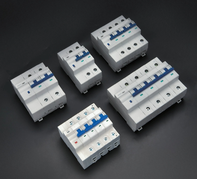 Aplicación del disyuntor en miniatura en la caja impermeable